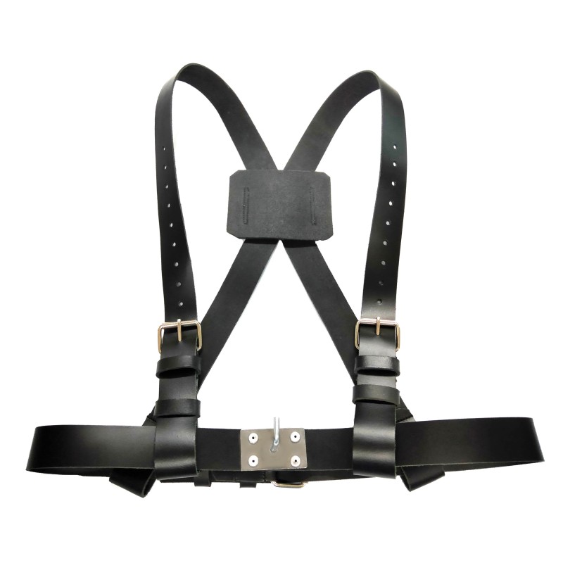 Porta estandarte de cuero con tirantes y alcayata de pincho 253